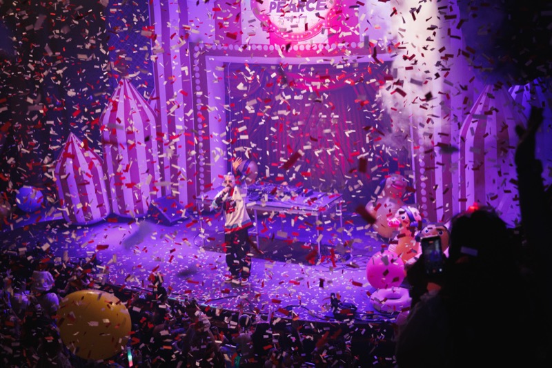 Lenny Pearce performing — official concert photograph